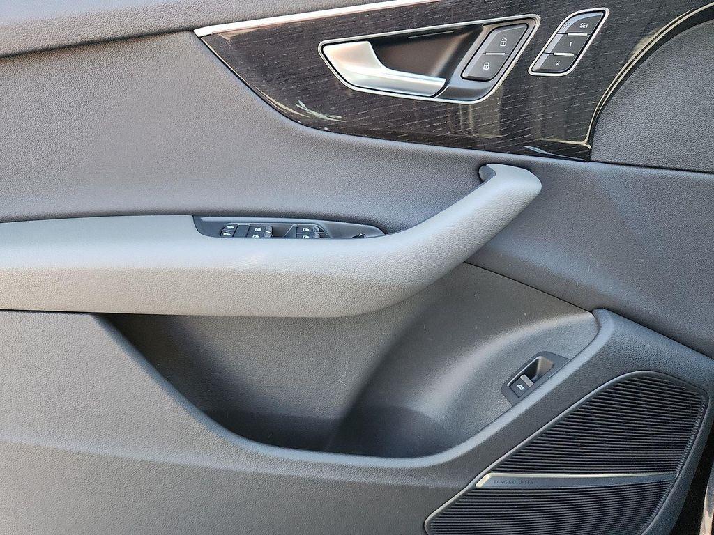 new 2026 Audi Q7 car, priced at $72,590