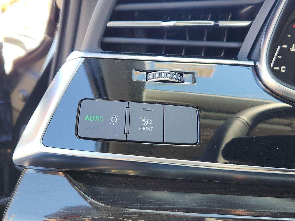 new 2026 Audi Q7 car, priced at $72,590