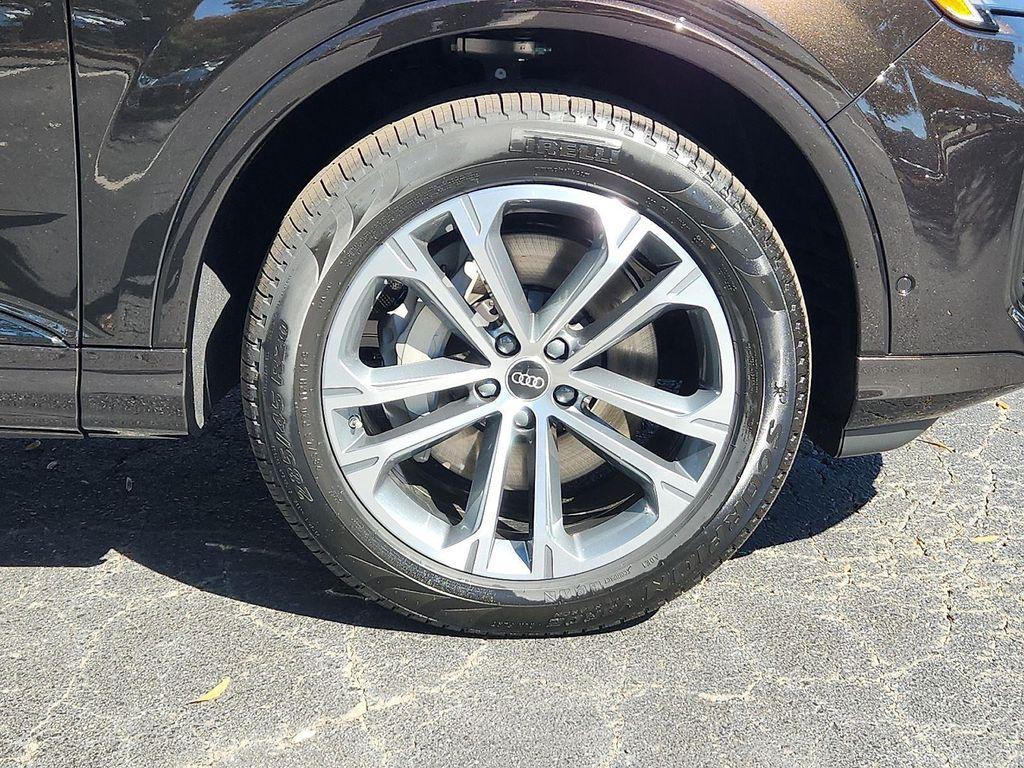 new 2026 Audi Q7 car, priced at $72,590