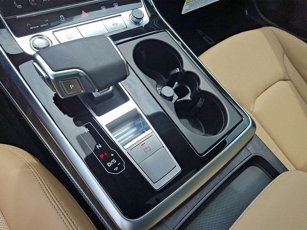 new 2025 Audi Q7 car, priced at $72,205