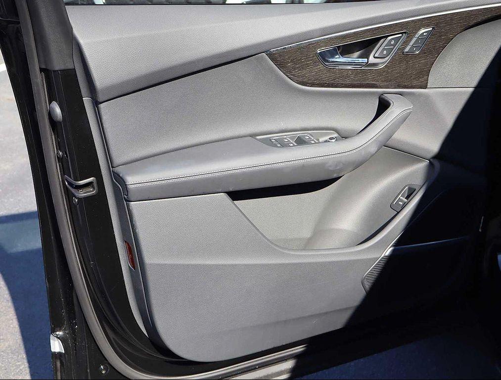 new 2025 Audi Q7 car, priced at $75,505