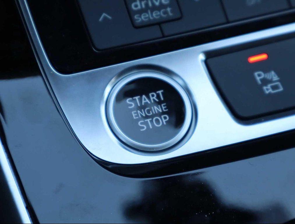 new 2025 Audi Q7 car, priced at $75,505