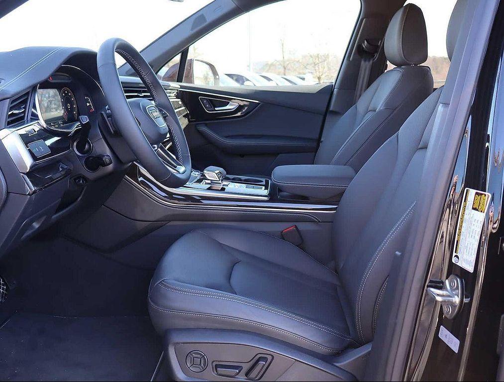 new 2025 Audi Q7 car, priced at $75,505