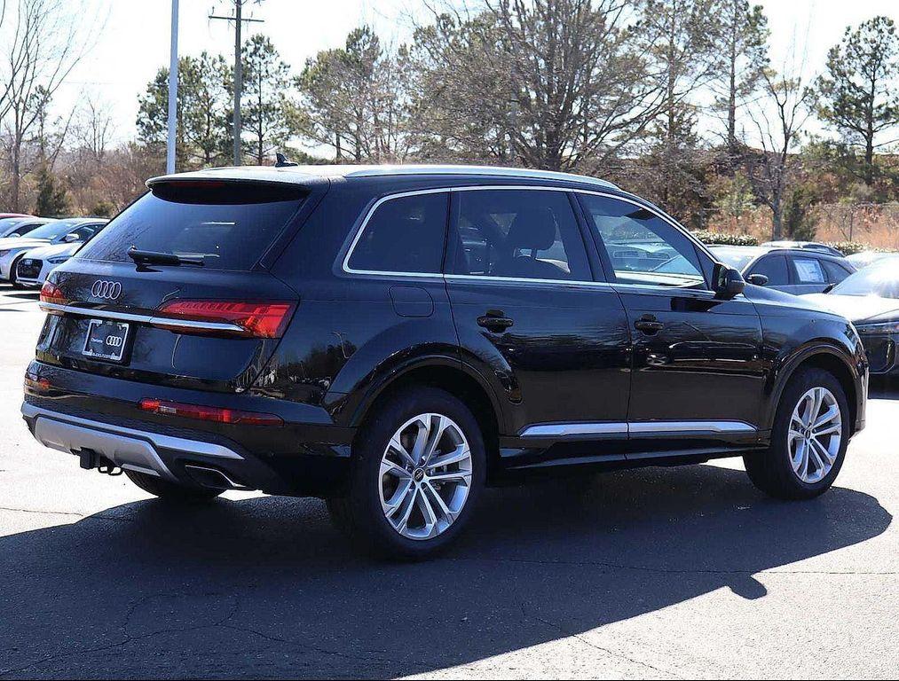 new 2025 Audi Q7 car, priced at $75,505