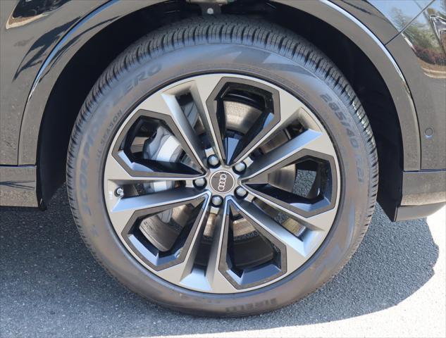 new 2025 Audi Q7 car, priced at $75,590