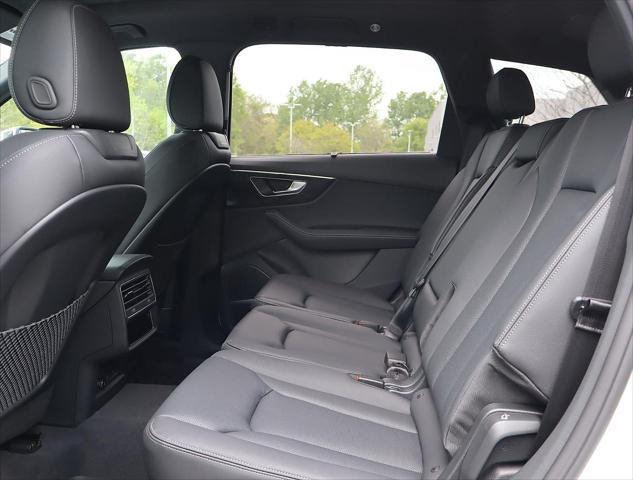 new 2025 Audi Q7 car, priced at $70,955