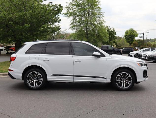 new 2025 Audi Q7 car, priced at $70,955