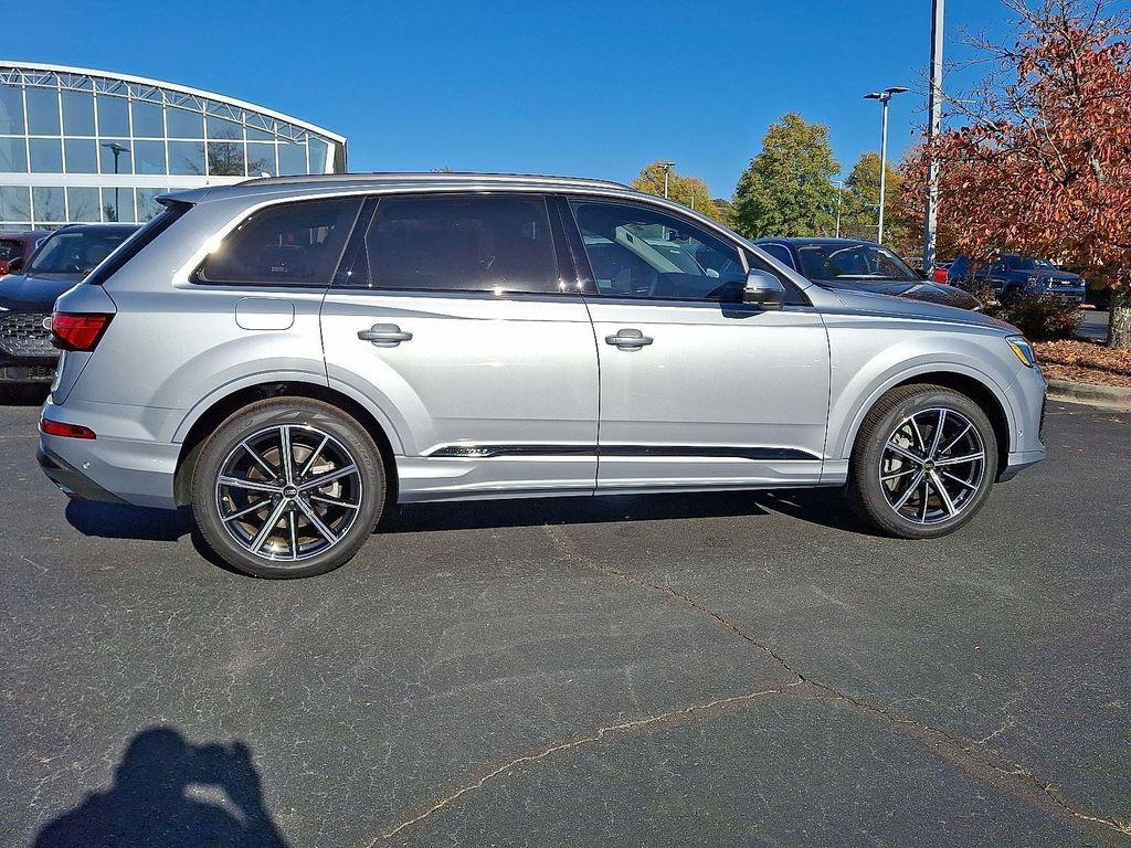 new 2025 Audi Q7 car, priced at $69,675