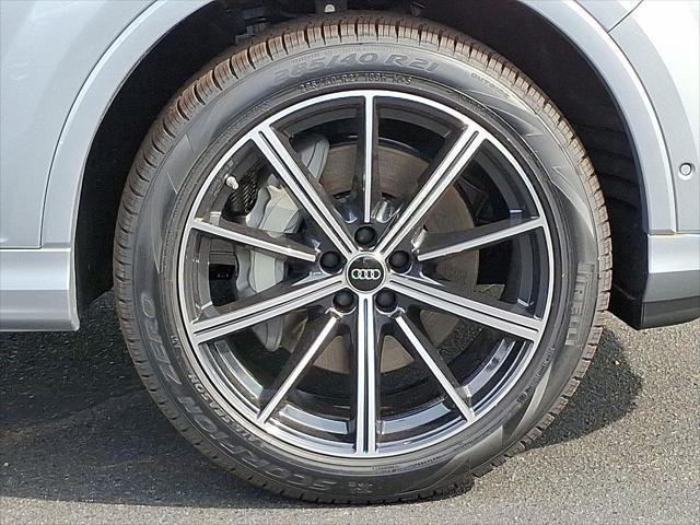 new 2025 Audi Q7 car, priced at $69,675