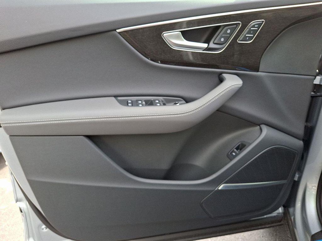 new 2025 Audi Q7 car, priced at $69,675
