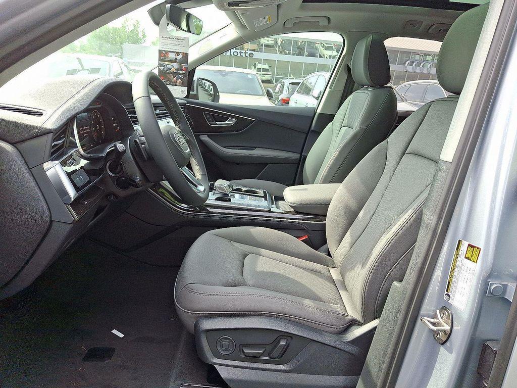 new 2025 Audi Q7 car, priced at $69,675
