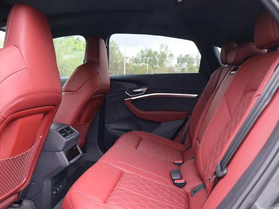 new 2024 Audi SQ8 e-tron car, priced at $106,570