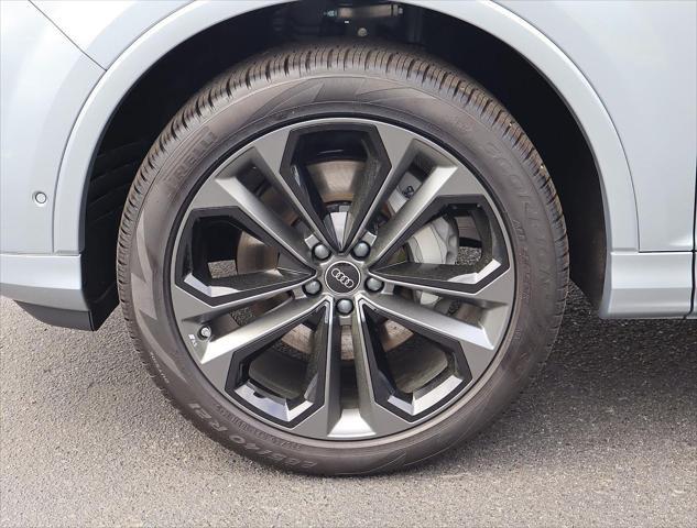 new 2025 Audi Q7 car, priced at $74,970