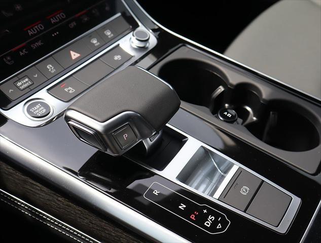 new 2025 Audi Q7 car, priced at $74,970