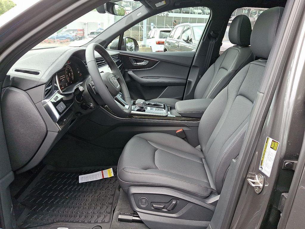 new 2025 Audi Q7 car, priced at $70,175