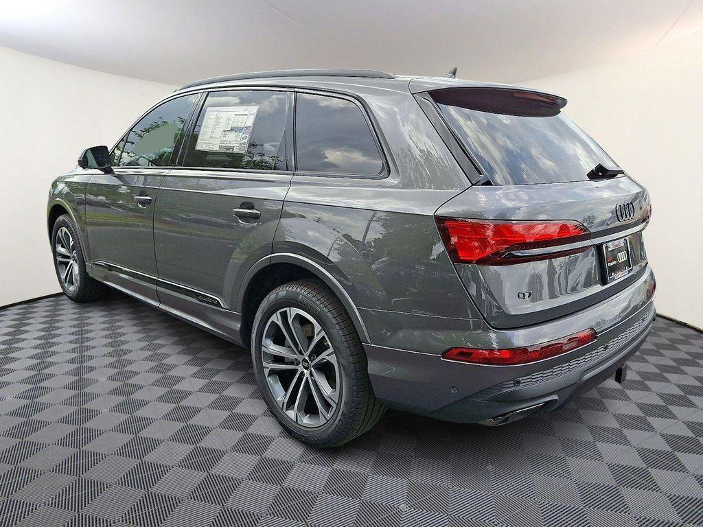 new 2025 Audi Q7 car, priced at $70,175