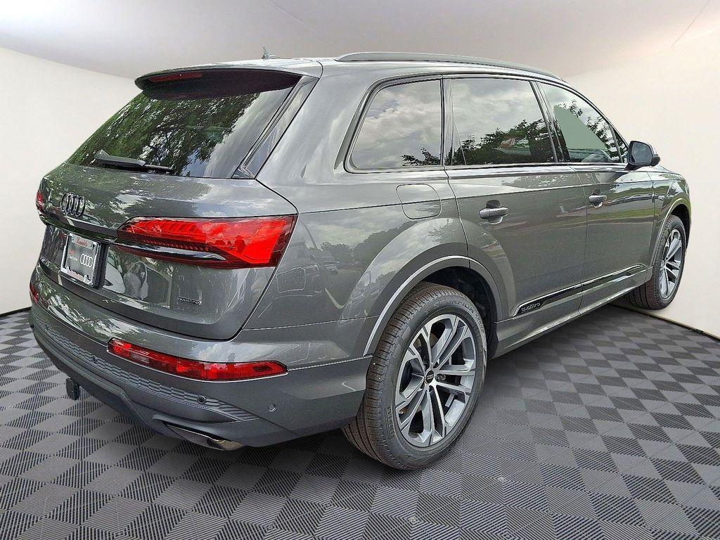 new 2025 Audi Q7 car, priced at $70,175