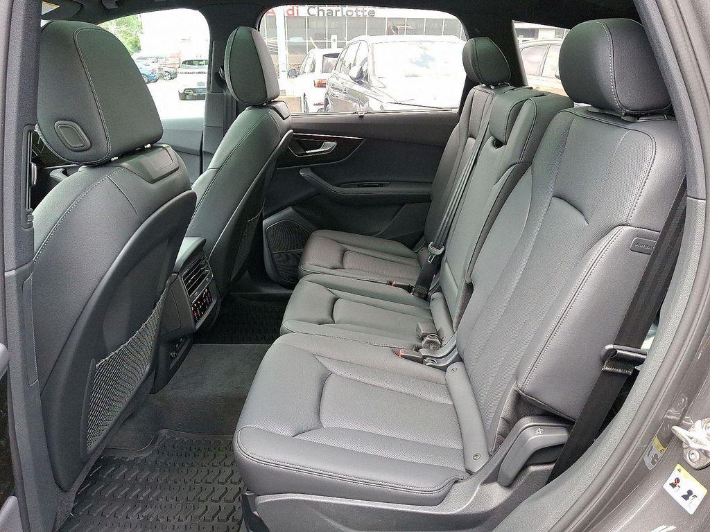 new 2025 Audi Q7 car, priced at $70,175