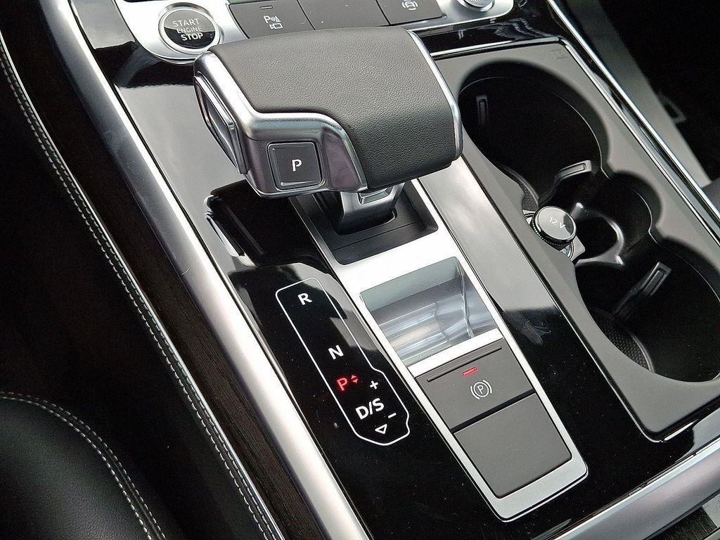 new 2025 Audi Q7 car, priced at $70,175