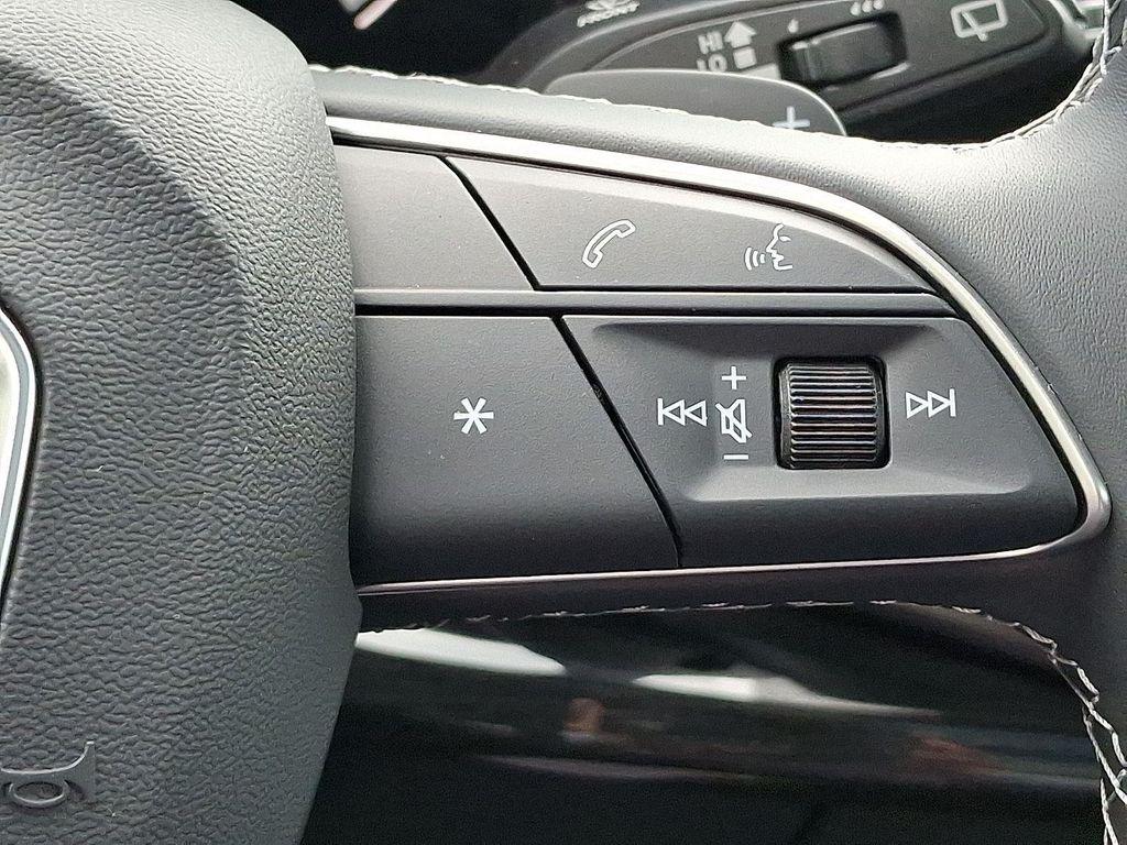 new 2025 Audi Q7 car, priced at $70,175