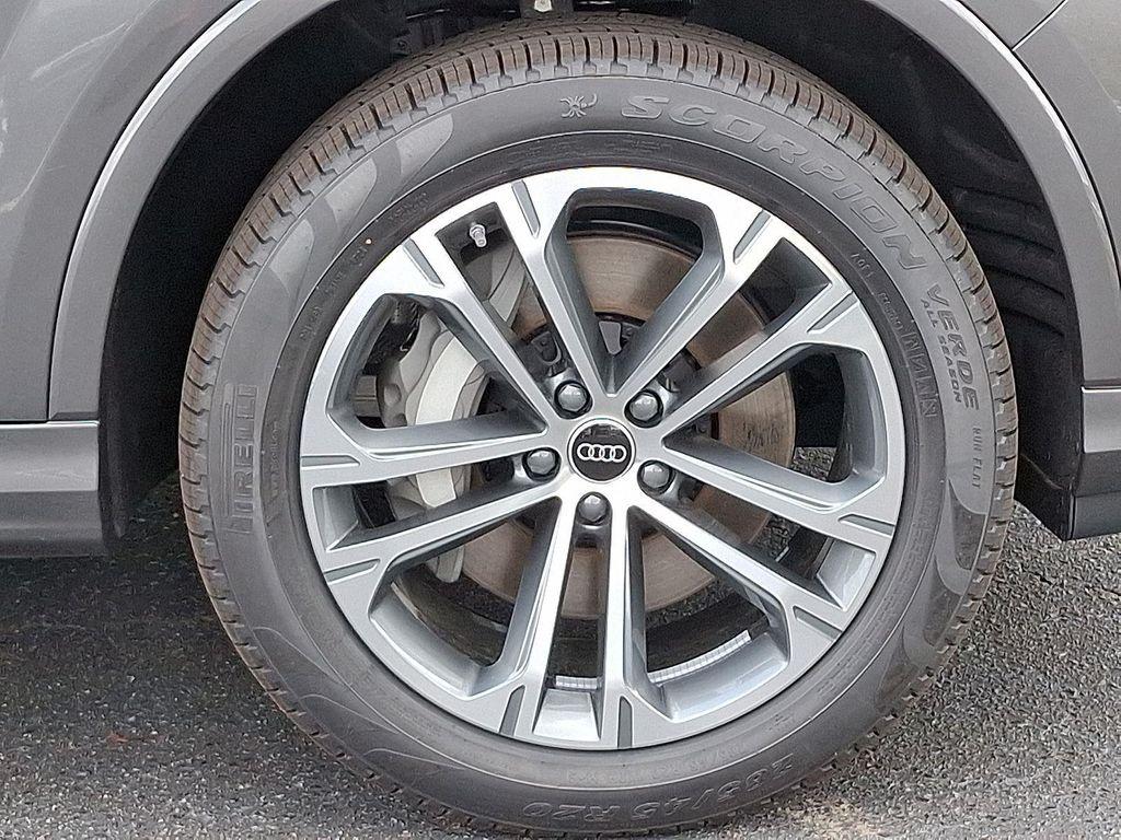 new 2025 Audi Q7 car, priced at $70,175