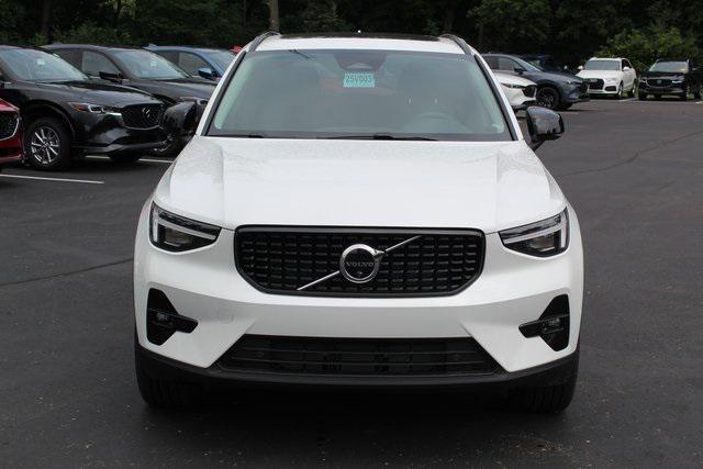 new 2025 Volvo XC40 car, priced at $49,970