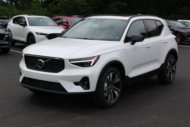 new 2025 Volvo XC40 car, priced at $49,970