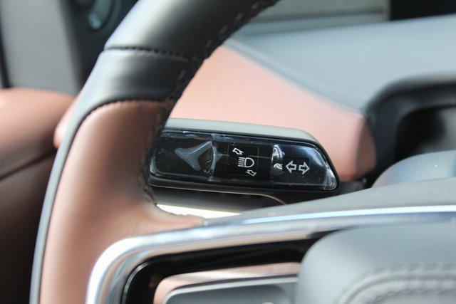 new 2025 Lincoln Navigator car, priced at $93,598