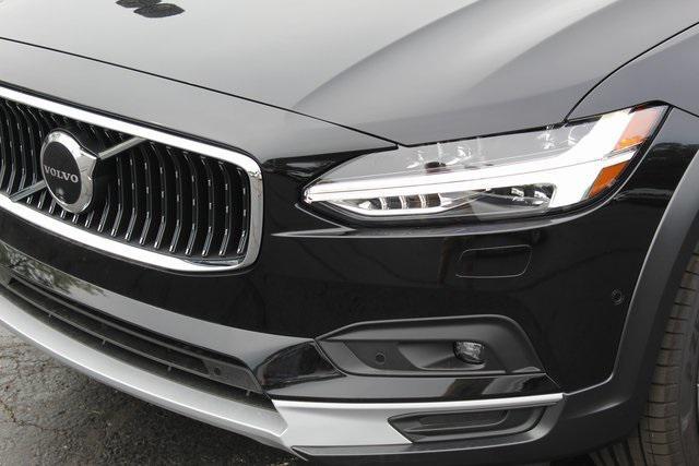 new 2025 Volvo V90 Cross Country car, priced at $68,725