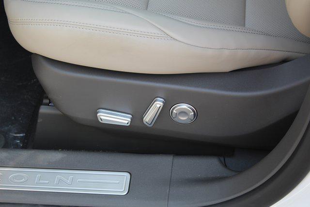 new 2025 Lincoln Nautilus car, priced at $50,586