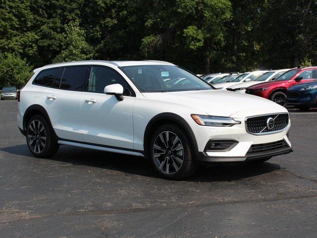 new 2025 Volvo V60 Cross Country car, priced at $58,525