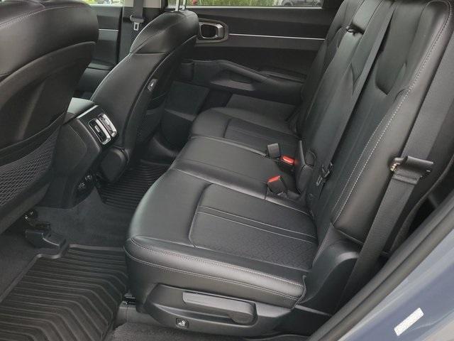 used 2023 Kia Sorento car, priced at $31,420