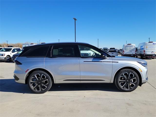 new 2025 Lincoln Nautilus car