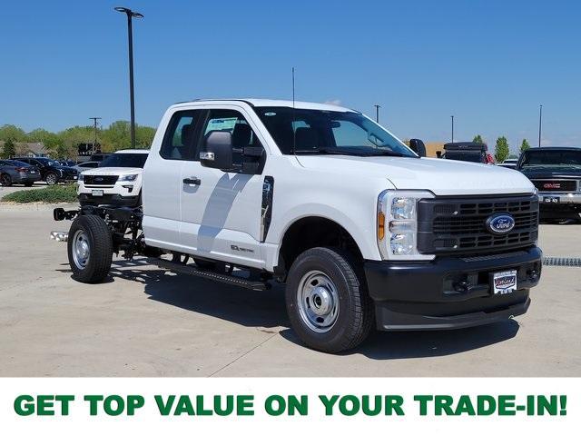 new 2025 Ford F-250 car, priced at $61,934