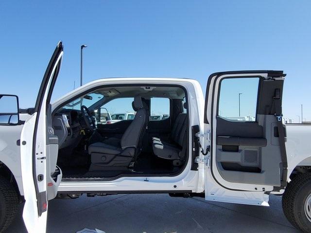 new 2025 Ford F-250 car, priced at $53,199