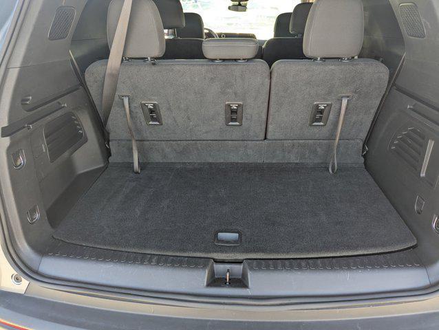 used 2025 Chevrolet Traverse car, priced at $34,993