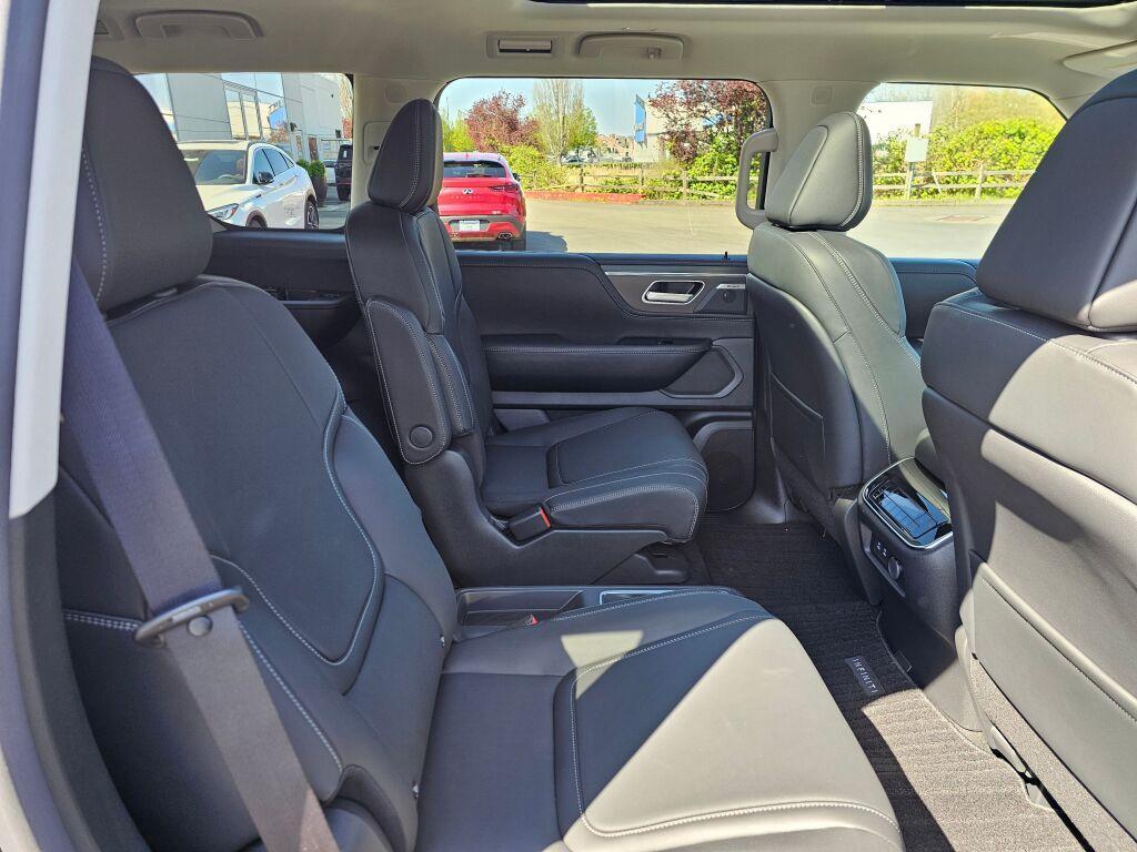 new 2025 INFINITI QX80 car, priced at $75,610
