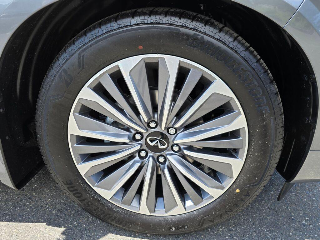new 2025 INFINITI QX80 car, priced at $89,910
