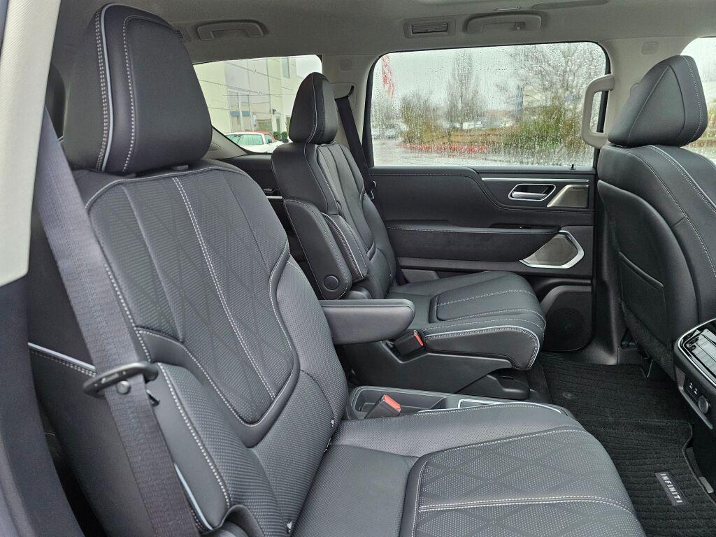 new 2025 INFINITI QX80 car, priced at $90,700