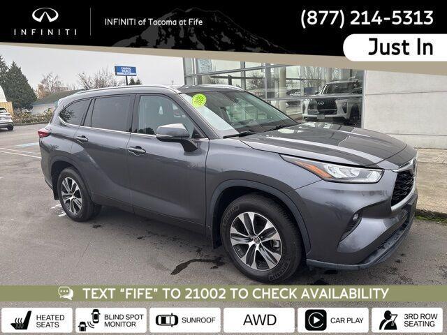 used 2020 Toyota Highlander car, priced at $31,880