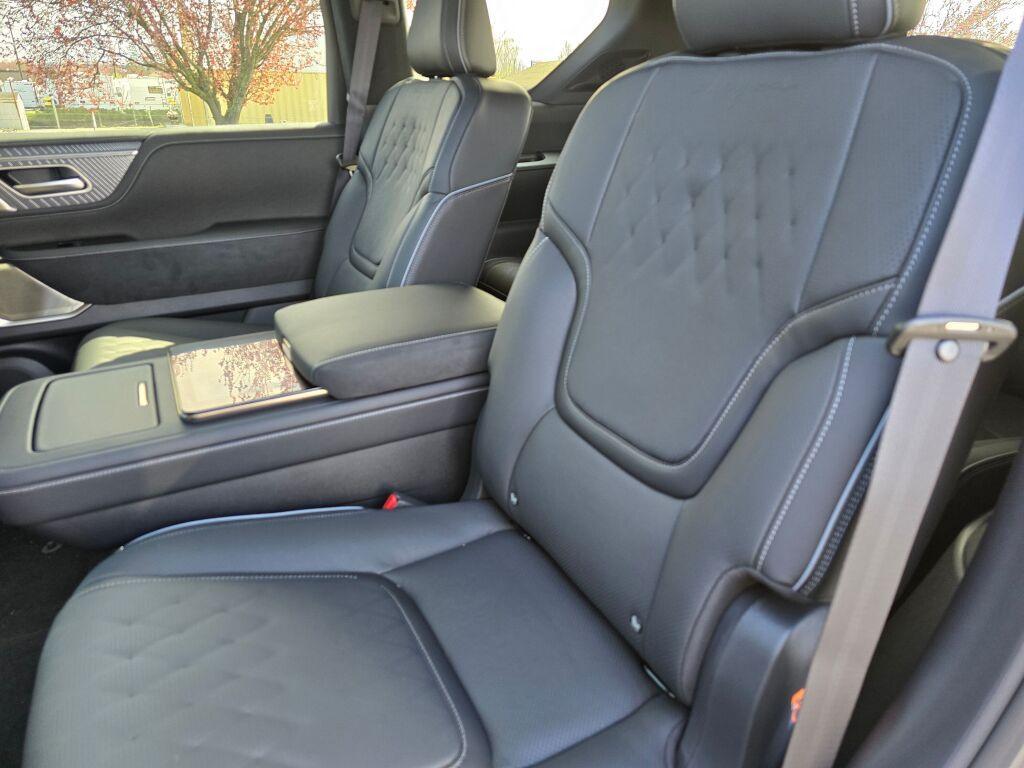 new 2025 INFINITI QX80 car, priced at $99,810