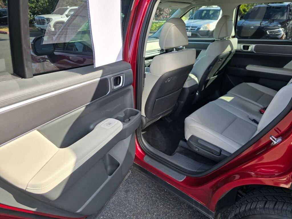 used 2024 Hyundai Santa Fe car, priced at $27,985