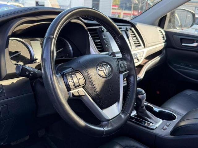 used 2019 Toyota Highlander car, priced at $23,295