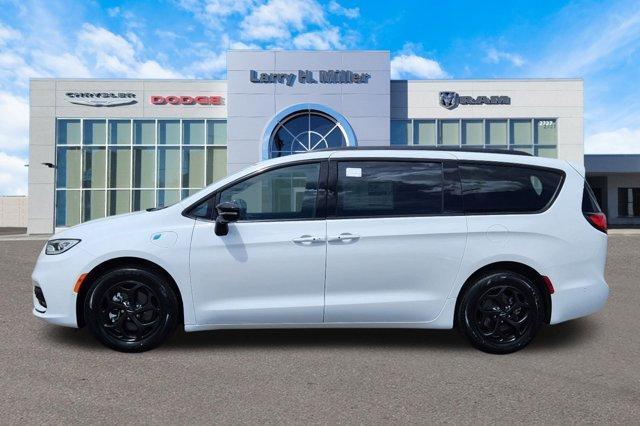 new 2024 Chrysler Pacifica Hybrid car, priced at $52,632