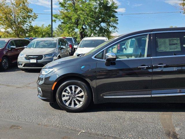 new 2023 Chrysler Pacifica Hybrid car, priced at $46,505