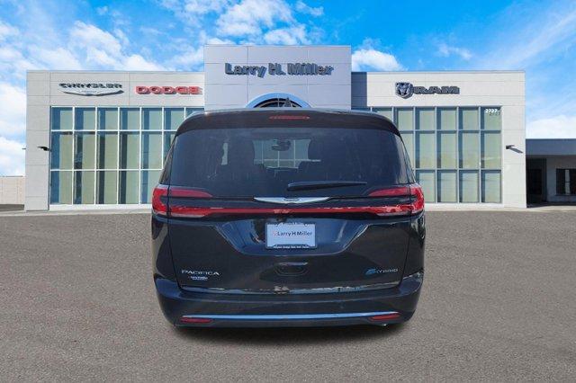 new 2023 Chrysler Pacifica Hybrid car, priced at $46,505