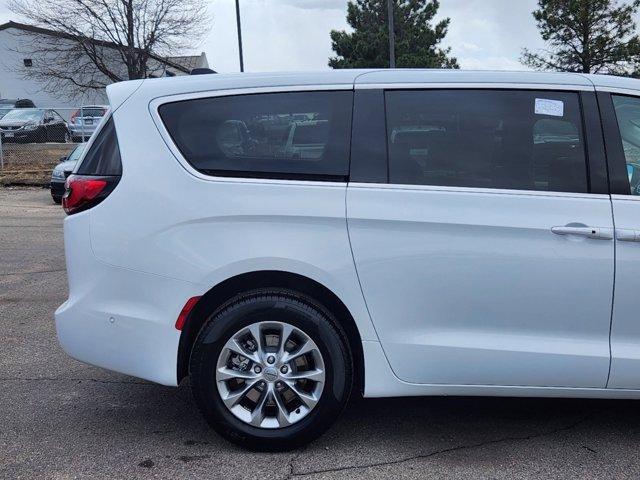 new 2024 Chrysler Pacifica car, priced at $48,162