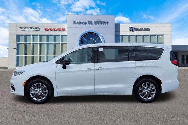 new 2024 Chrysler Pacifica car, priced at $48,162