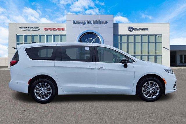 new 2024 Chrysler Pacifica car, priced at $48,162