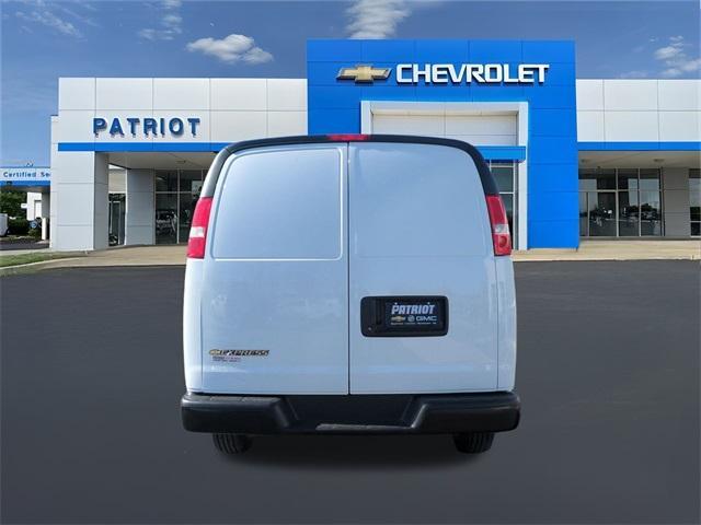 new 2024 Chevrolet Express 2500 car